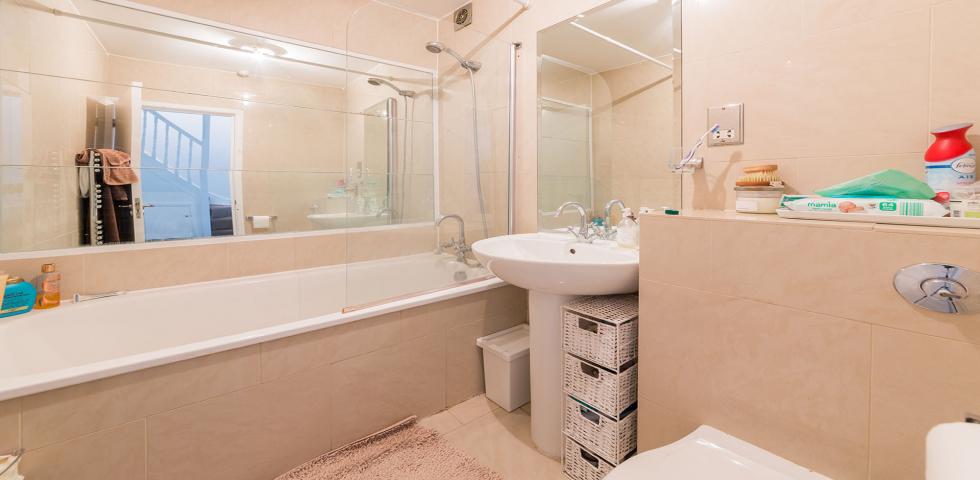 			PRIVATE ROOF TERRACE, 2 Bedroom, 1 bath, 1 reception Flat			 Gascony Avenue, WEST HAMPSTEAD